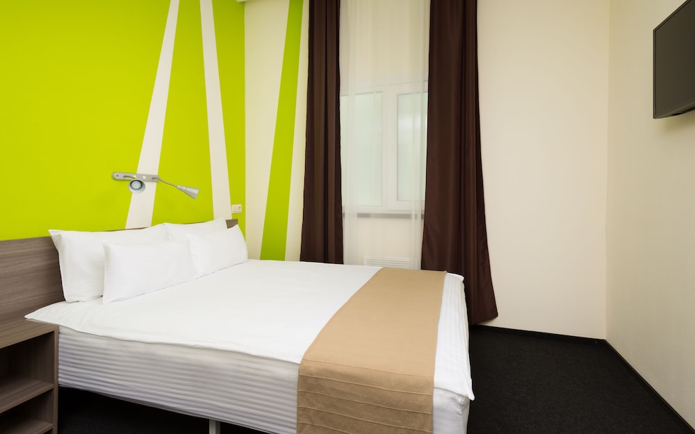 Double Room, No Windows (Soundproofed) photo 1