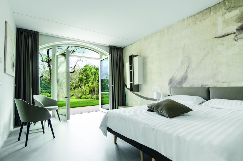 Deluxe Suite, Garden View