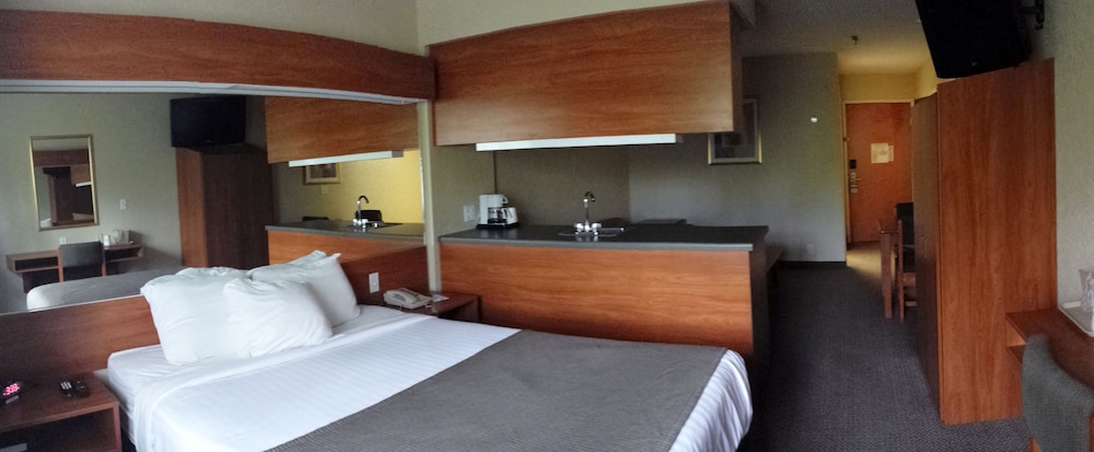Studio Suite, 1 Queen Bed, Non Smoking - Photo 2
