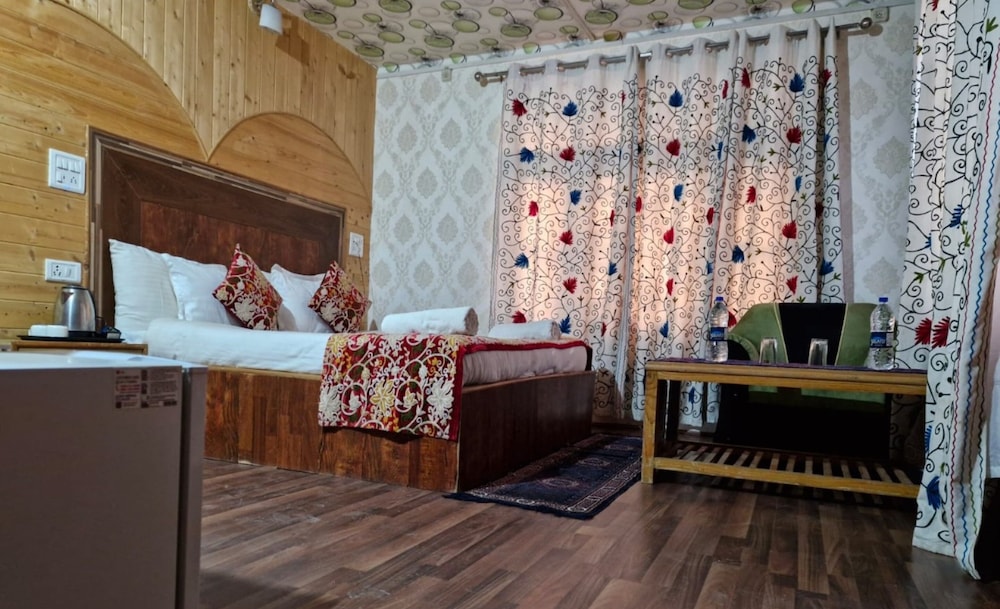 Deluxe Double Room, City View photo 2