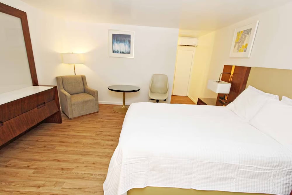Room, 2 Double Beds - Photo 2