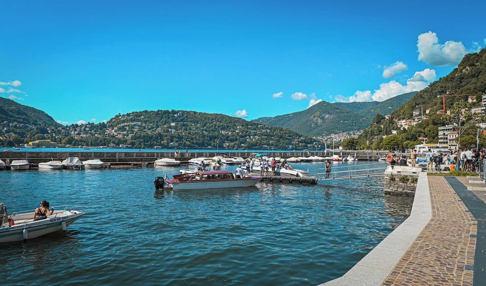One & Only Lake View Apartment in Central Como, Photo 38