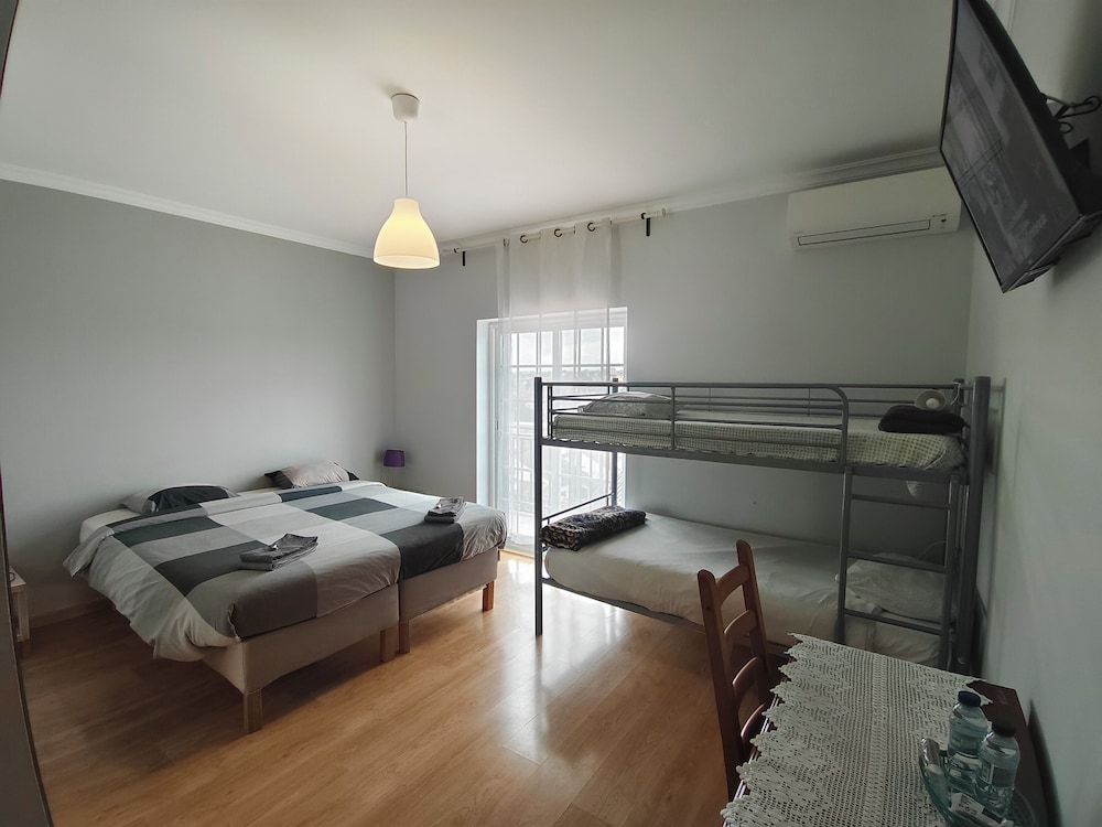 Economy Triple Room photo 1