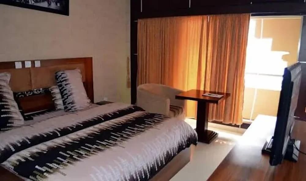 Comfort Room, Balcony, City View photo 2