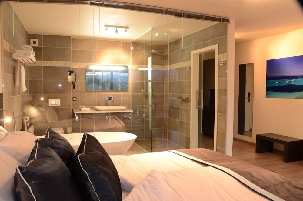 Deluxe Double Room photo 2