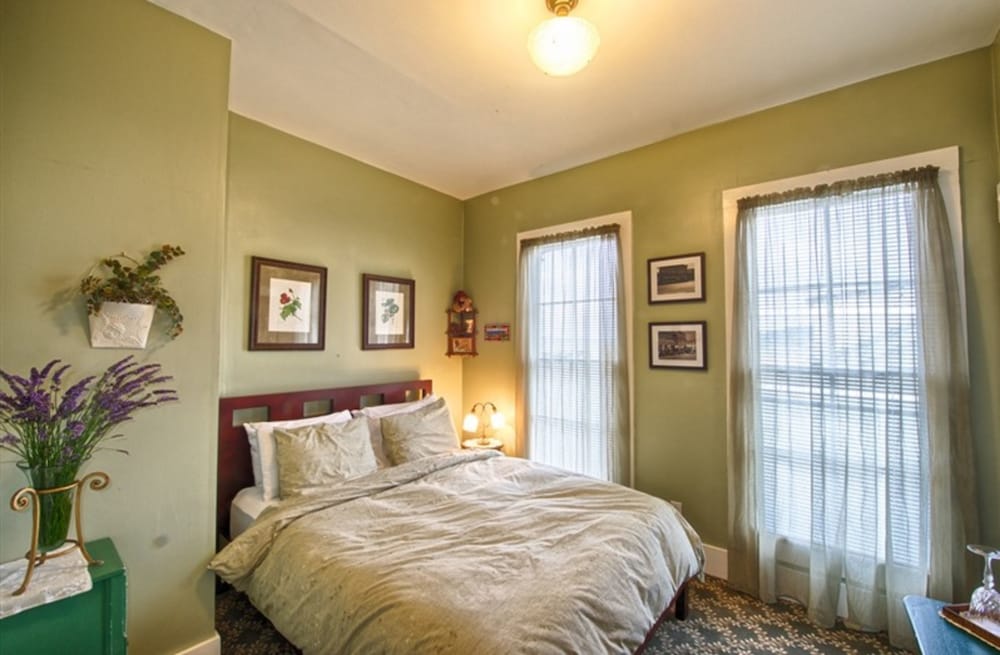 Standard Double Room, Ensuite, City View (Tongue Pt )
