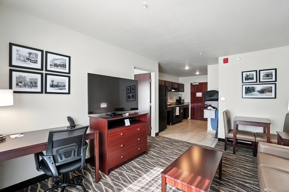 Suite, 1 King Bed with Sofa bed, Hearing Accessible, Non Smoking photo 1