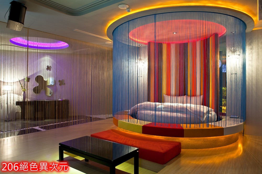 Premium Double Room, 1 King Bed photo 3