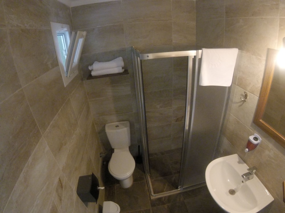Comfort Room photo 2