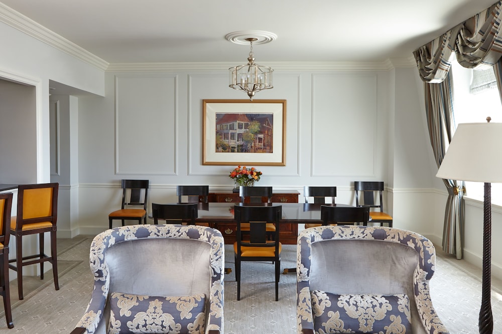 Luxury Suite - Photo 3