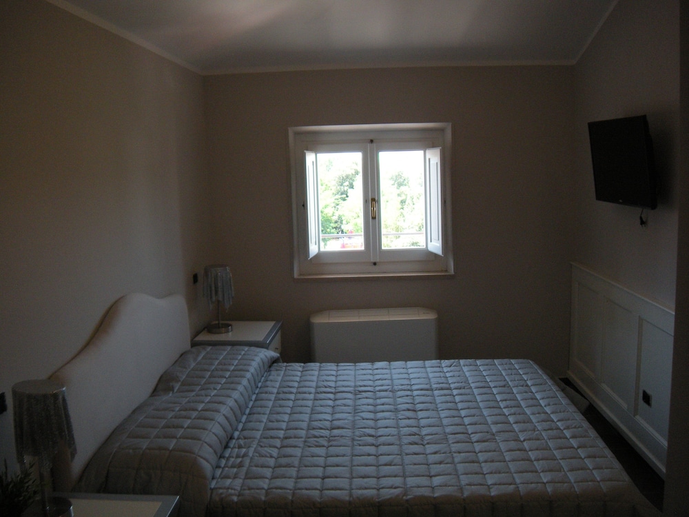 Classic Double or Twin Room photo 3