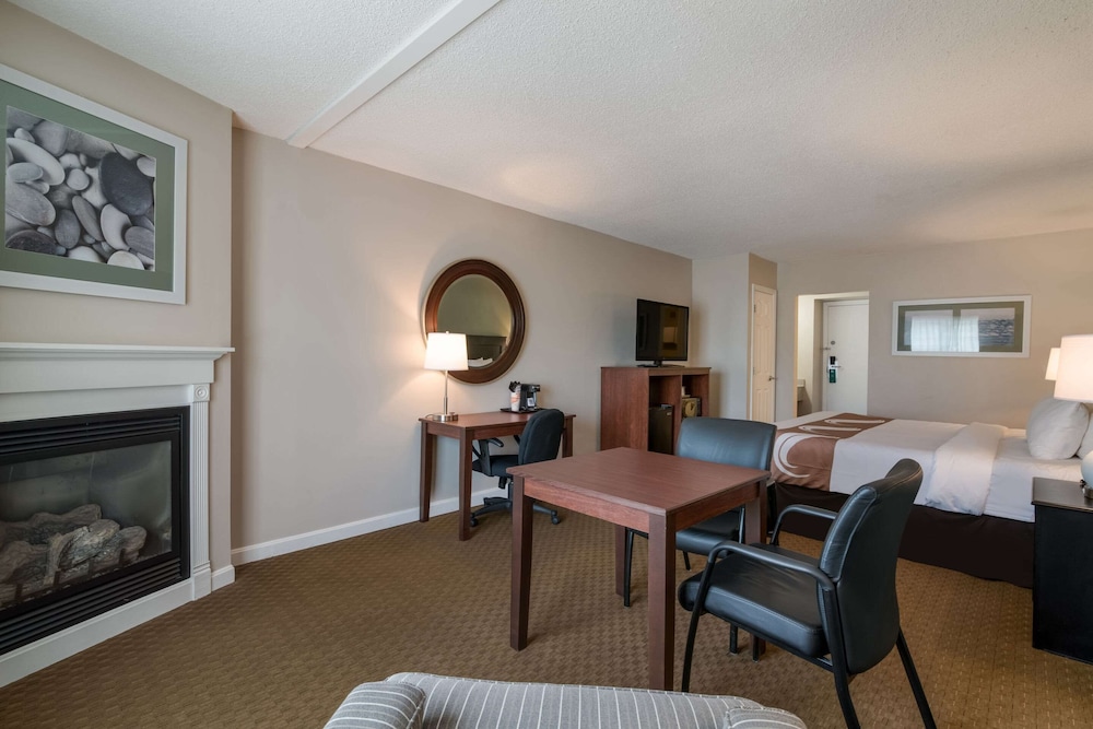 Standard Room, 1 King Bed, Non Smoking - Photo 1