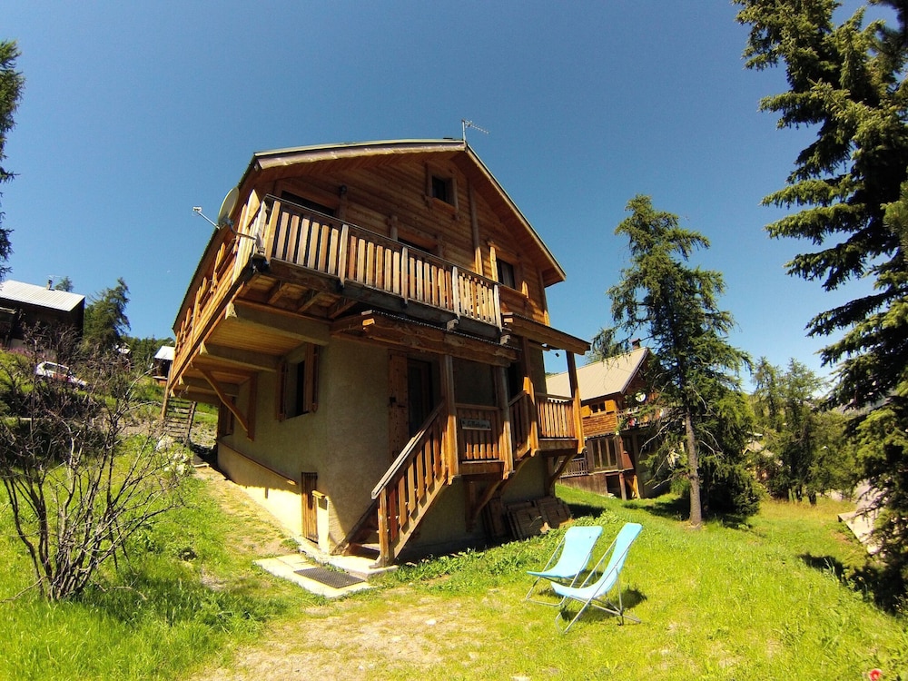 Family Apartment, Ensuite, Mountain View photo 3