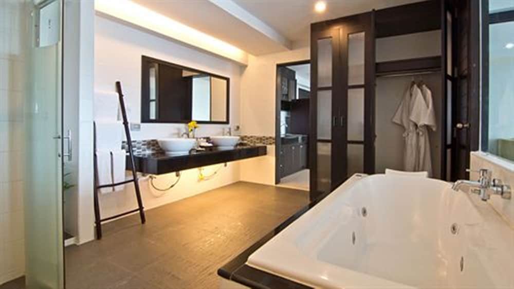 Suite - Photo 7