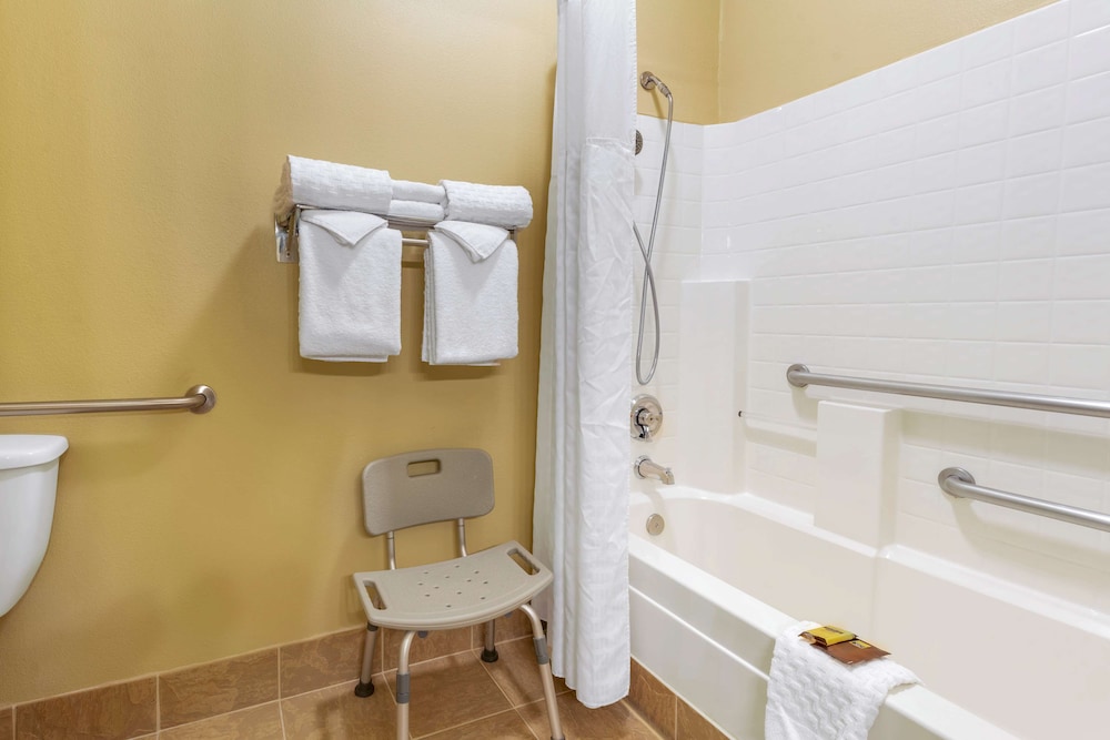 Standard Room, 2 Queen Beds, Accessible, Non Smoking (Walk-in Shower) photo 3