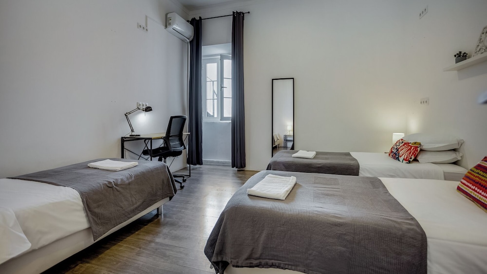 Economy Triple Room
