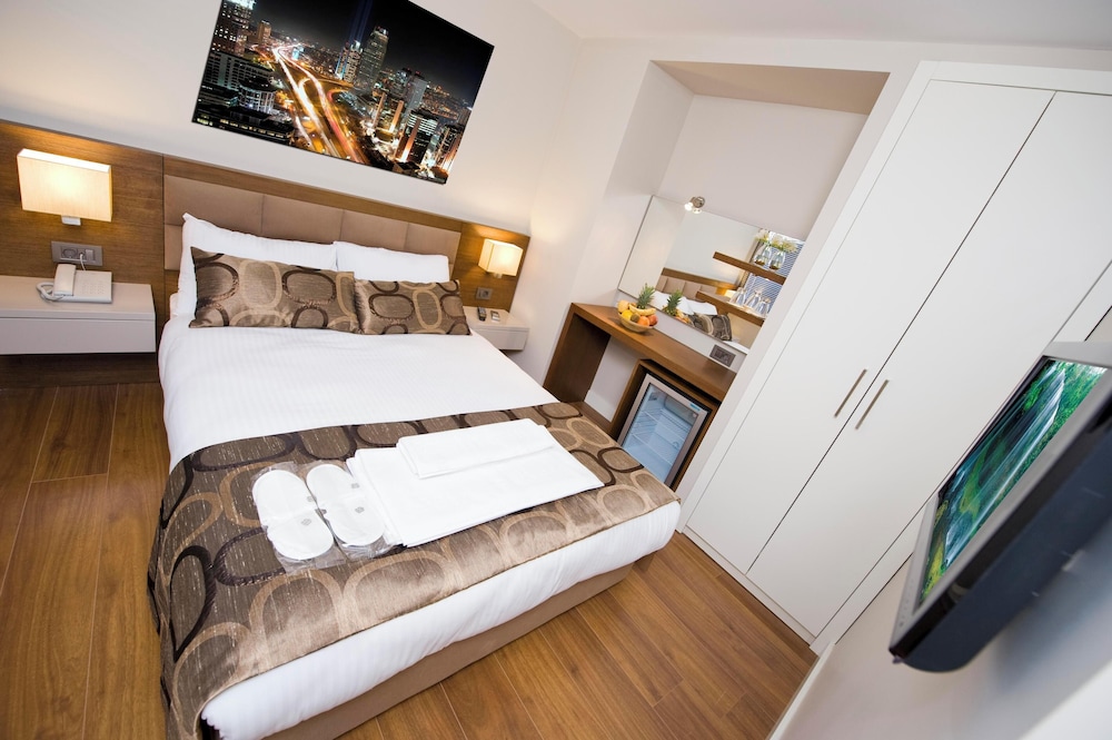 Economy Room thumbnail 5