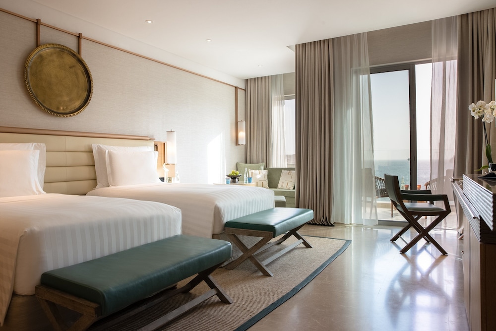 Ocean Balcony Club Room - Photo 4