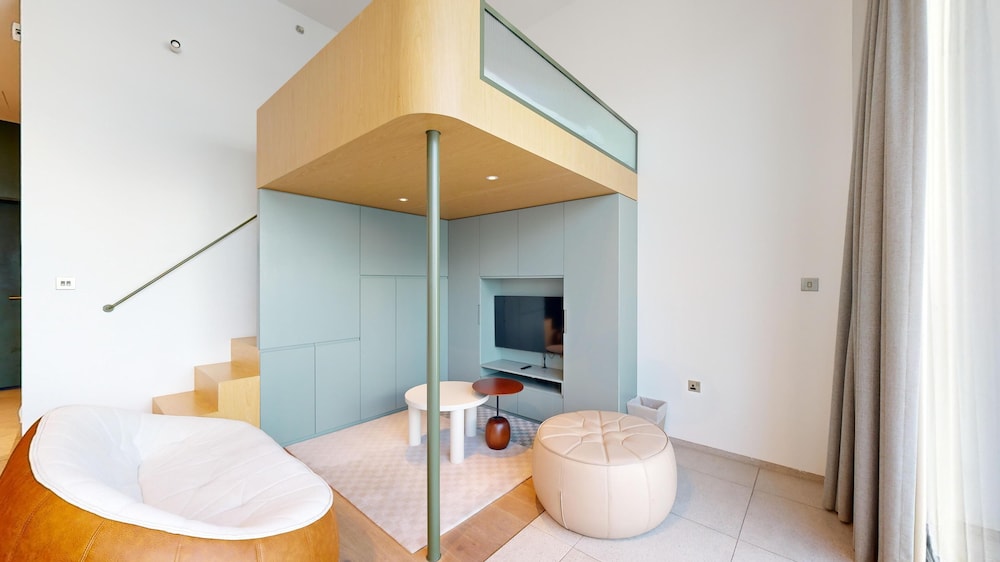 Superior Studio, 1 Queen Bed, Private Bathroom, City View photo 1