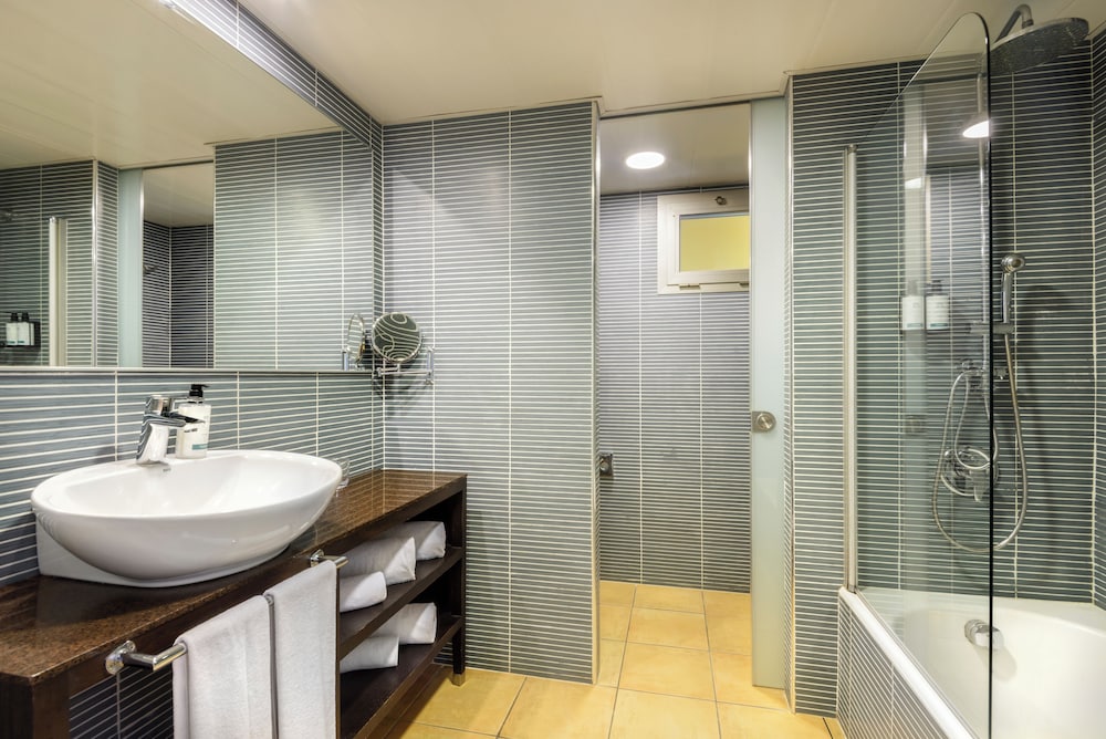 Deluxe Room ( 2 Adults + 2 Children) photo 2
