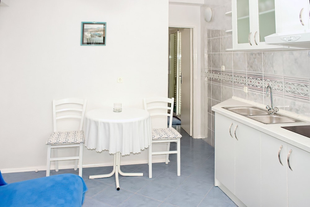 Apartment (Gojko - 50 m from the beach - A4(2))