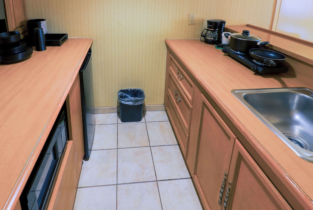 Standard Room, 2 Double Beds, Non Smoking - Photo 1