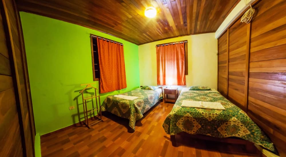 Standard Room, 2 Twin Beds photo 3