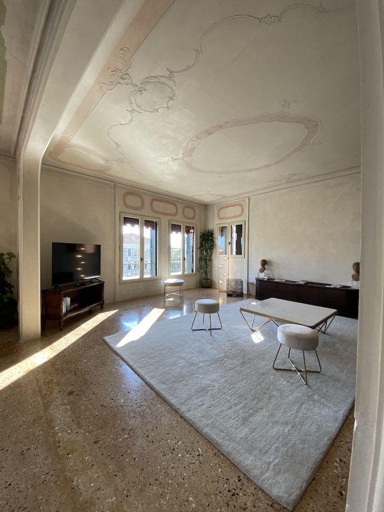 Luxury Suite (Grand Canal) photo 2