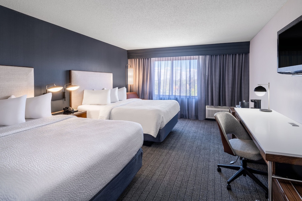 Room, 2 Queen Beds - Photo 1
