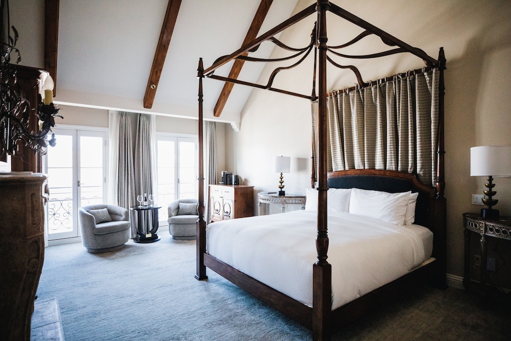 Grand Room, 1 King Bed - Photo 2