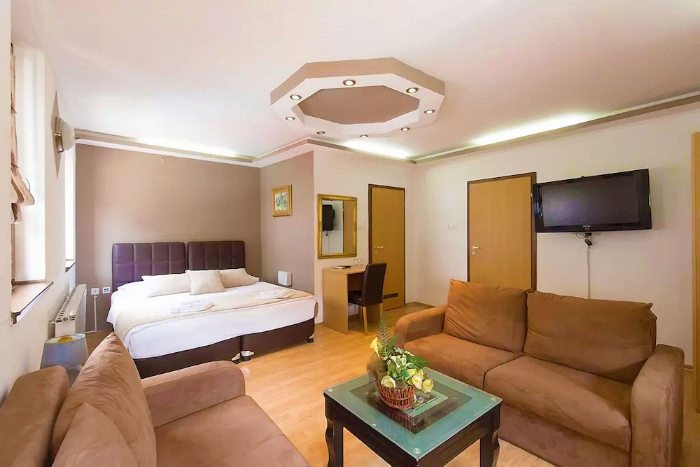 Deluxe Quadruple Room, Non Smoking, Private Bathroom