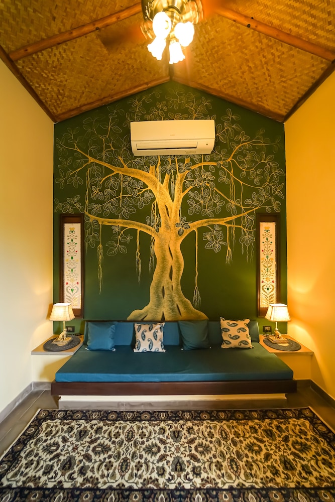 Signature Suite - Photo 8