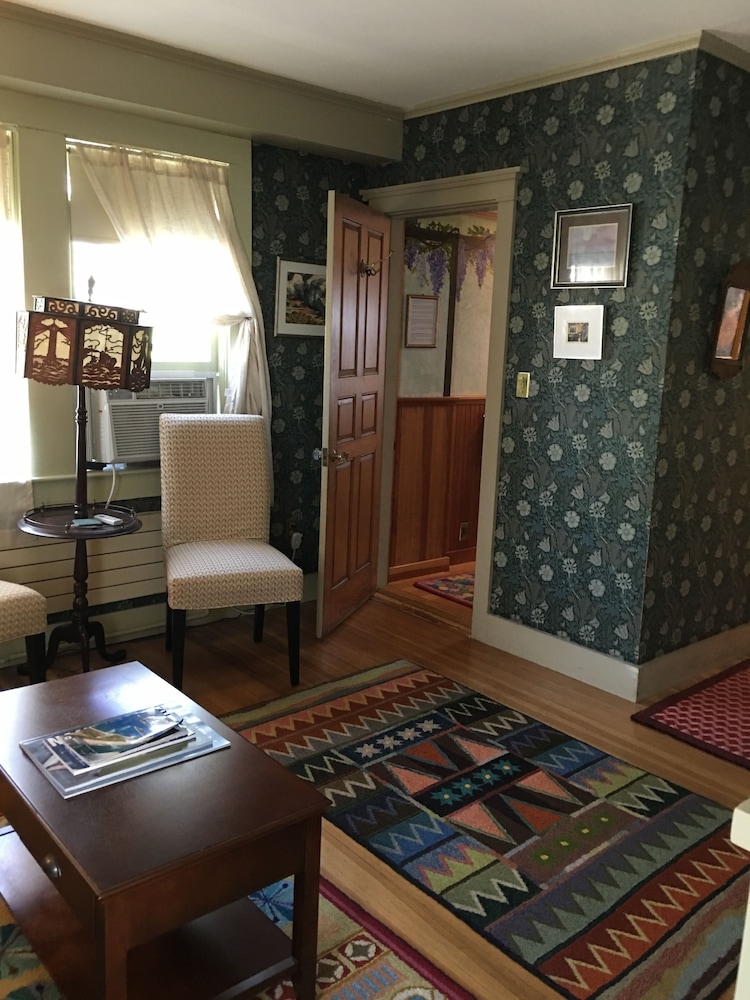 Deluxe Room, 1 Queen Bed with Sofa bed photo 3