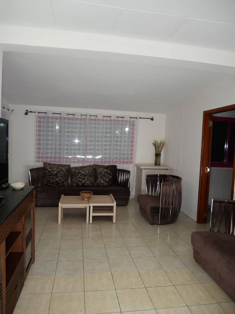 Basic Apartment photo 3