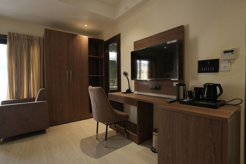 Deluxe Double Room, City View photo 2
