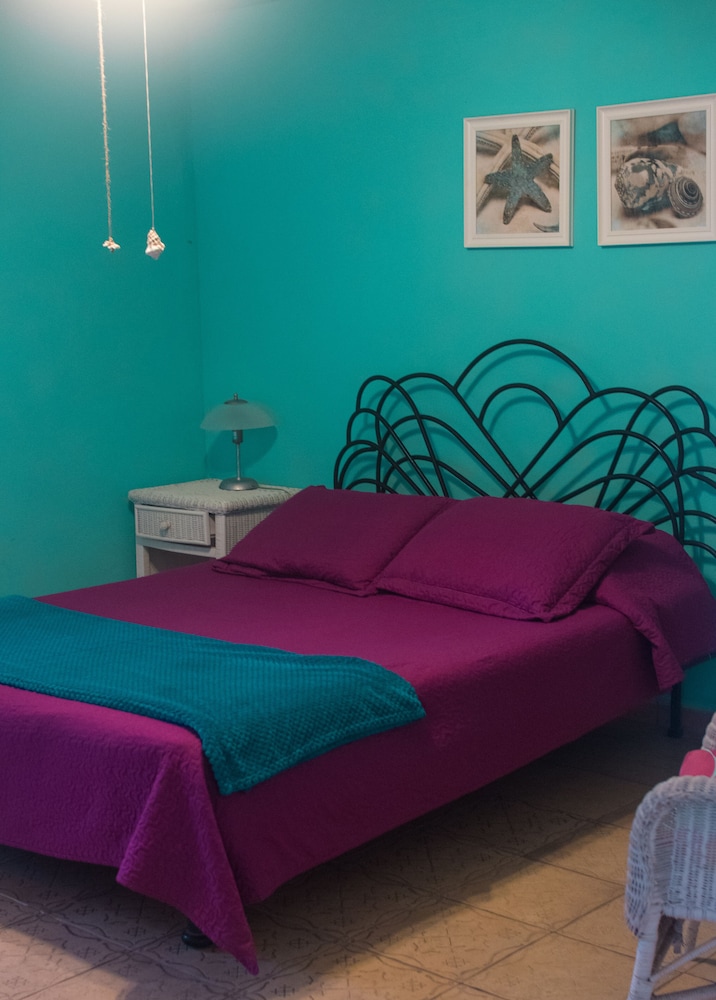 Room, 1 Queen Bed photo 2