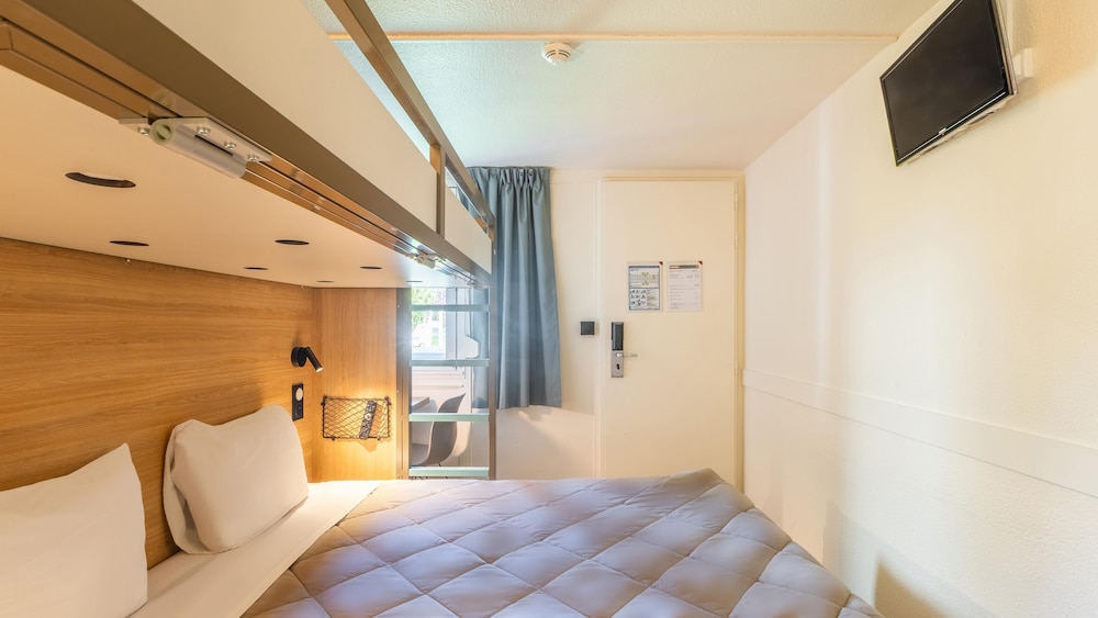 Standard Room, 1 Queen Bed - Photo 5