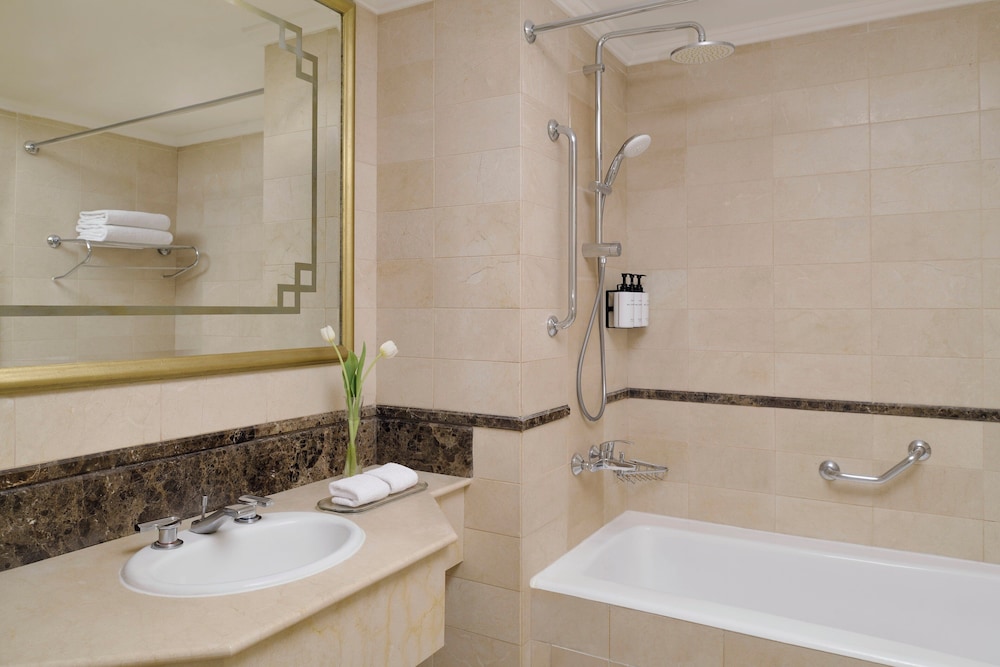 Suite, 2 Bedrooms - Photo 3