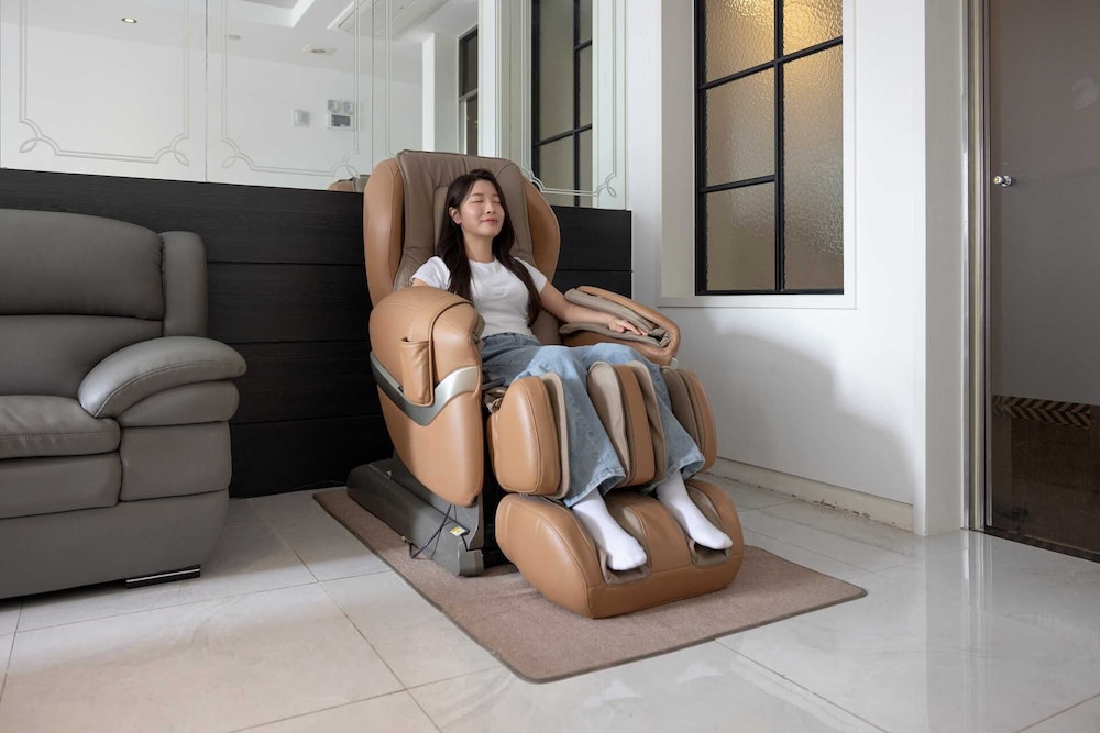Deluxe Massage Chair photo 1
