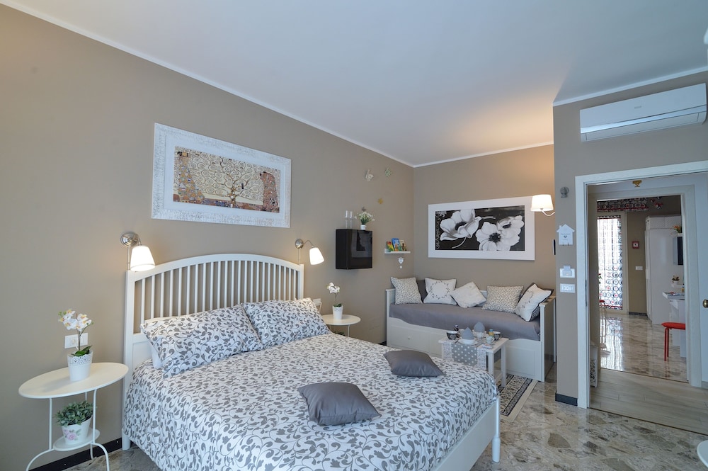 Deluxe Room, Balcony