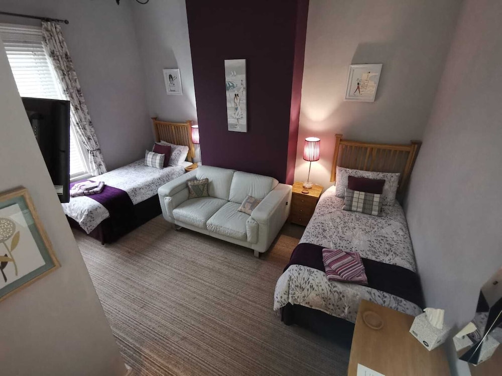 Twin Room 2 Small En Suite photo 1