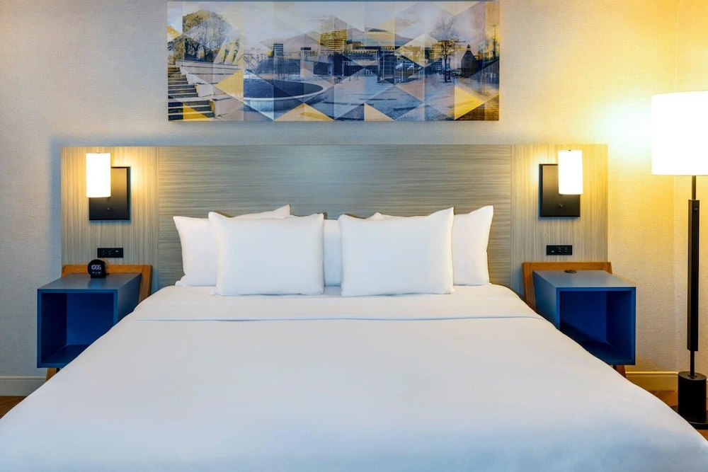 Room, 1 King Bed, Non Smoking - Photo 12
