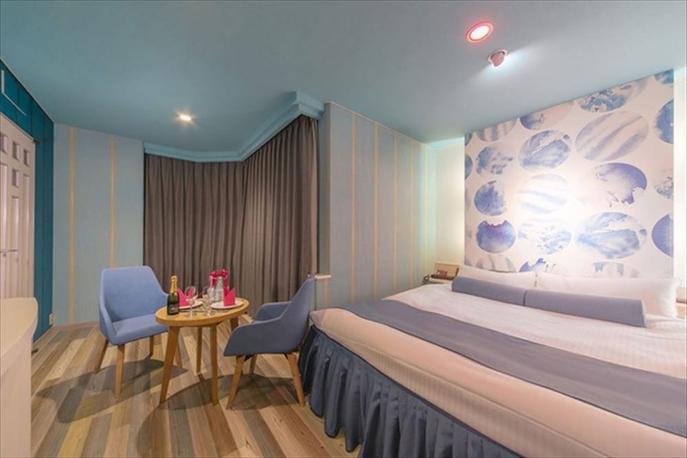 Economy Double Room, 1 King Bed photo 1