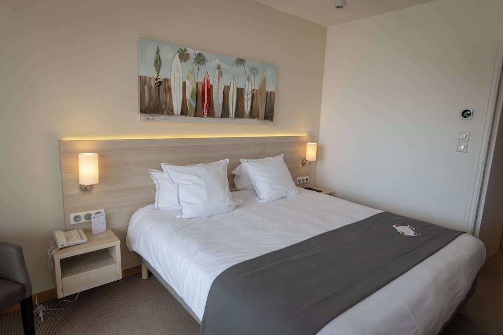 Comfort Room, 1 Queen Bed, Non Smoking, Balcony