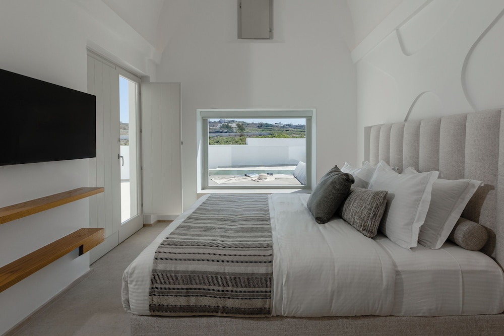Junior Suite with Private Pool & Heated Outdoor Jetted Tub - Photo 1