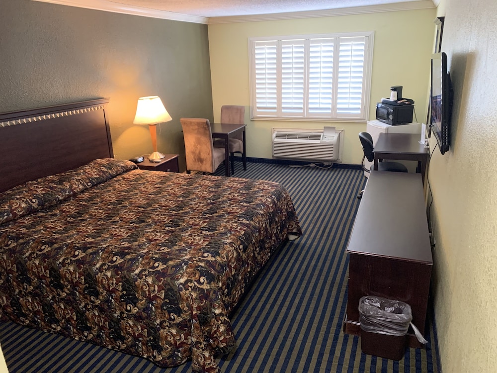 Room, 1 King Bed - Photo 2