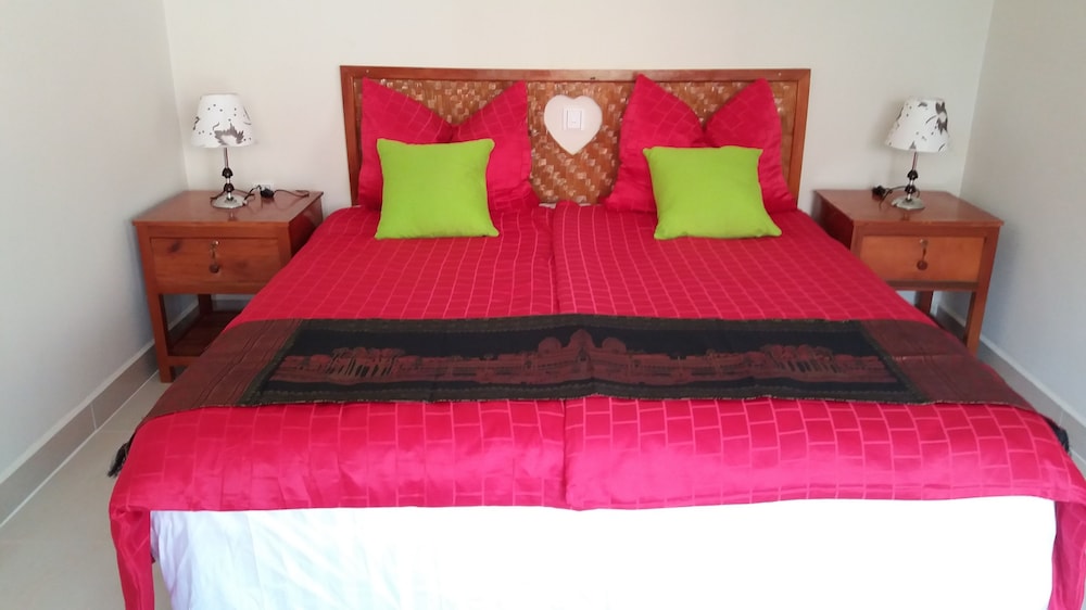 Deluxe Double Room, 1 King Bed, River View, Garden Area photo 2