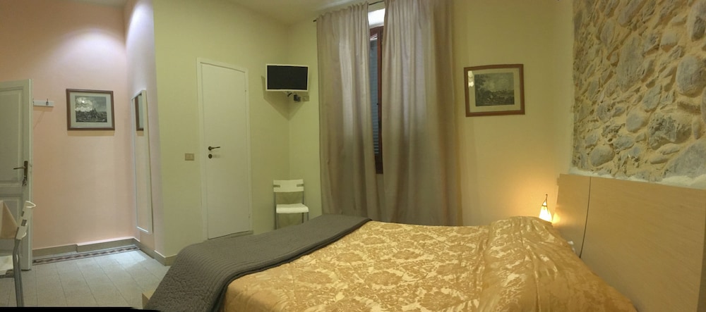 Double or Twin Room photo 3
