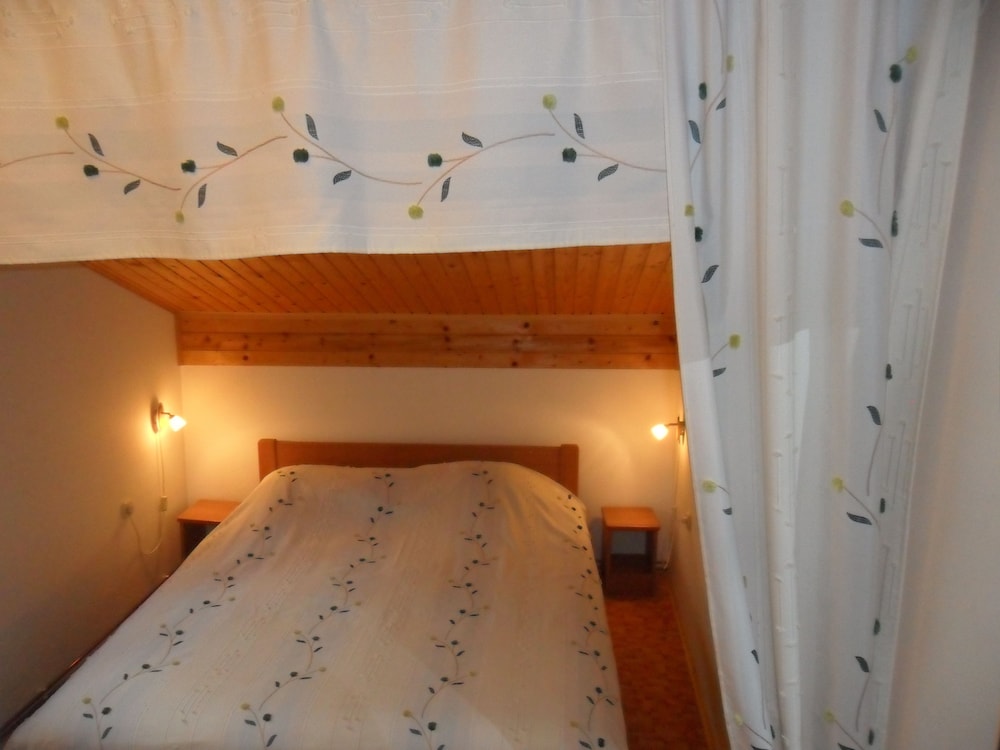 Basic Double Room, 1 Bedroom - Photo 9