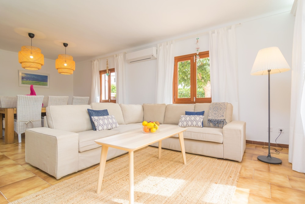 Villa photo 2